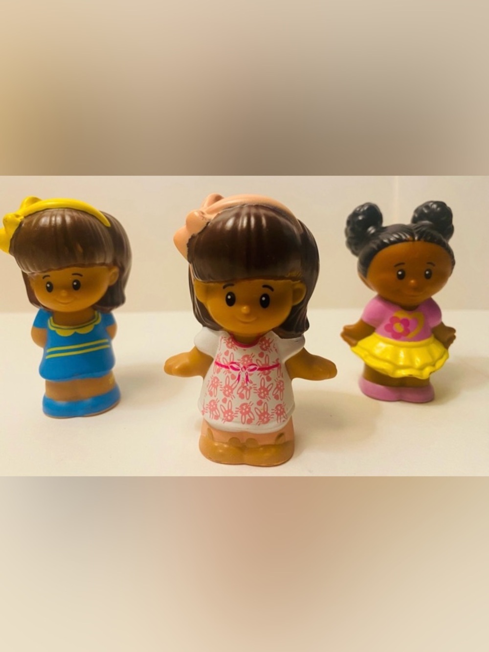 FISHER-PRICE - LITTLE PEOPLE - MIA AND TESSA FIGURES
